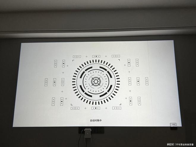 感好物这款投影仪杀疯了！j9九游会入口百元氛围(图5)
