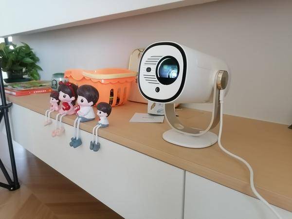 选购指南：千元价位也能享受超大屏观影！九游会网址是多少2024年卧室投影仪(图7)